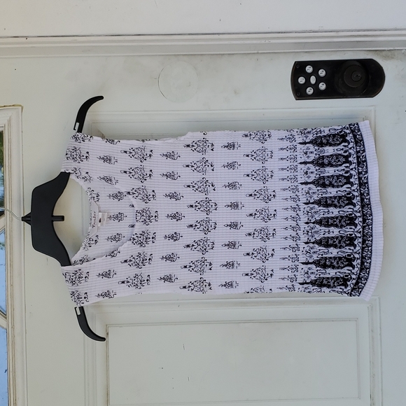 3/$30 TanJay Petites Stretch Pleat Sleeveless Top - Picture 1 of 6